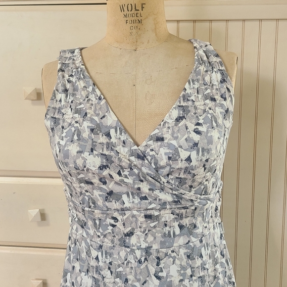 Eddie Bauer Gray and White Geometric Dress - Picture 2 of 6